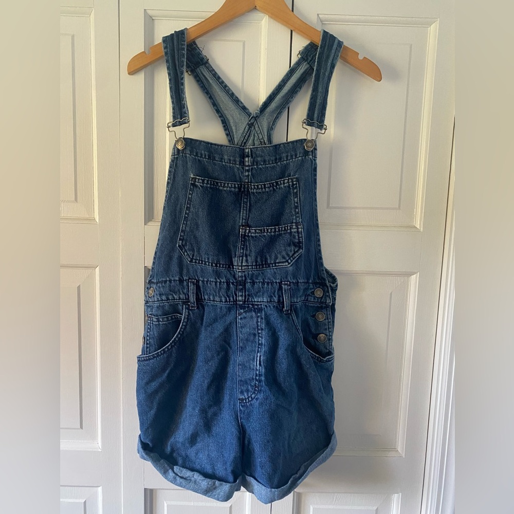 FREE PEOPLE • WE THE FREE •Denim ziggy Shortalls• SIZE Medium